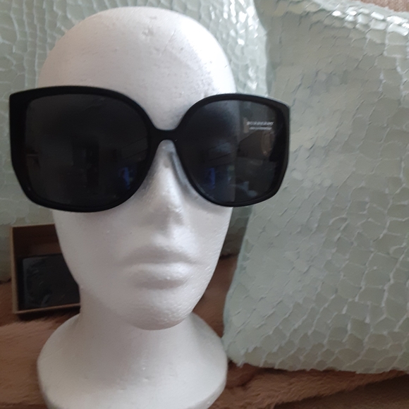 COPY - Black Burberry sunglasses - Picture 5 of 6